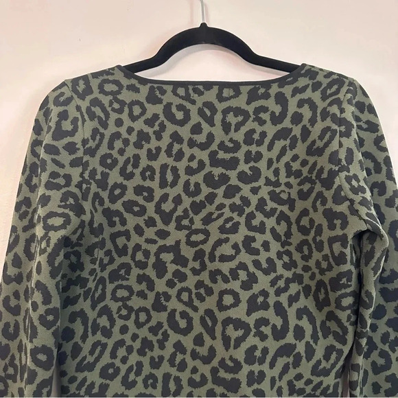 Aqua Women's Black & Green Leopard Print Cropped Long Sleeve Top Size L GUC - Picture 6 of 7
